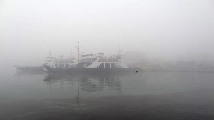 Çanakkale'de feribot seferlerine fırtına engeli