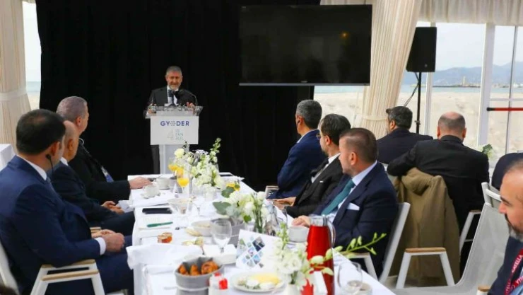 Çevre, Şehircilik ve İklim Değişikliği Bakanı Kurum: 'Türkiye geçen yıl yüzde 11 büyüme ile rekor kırdı'