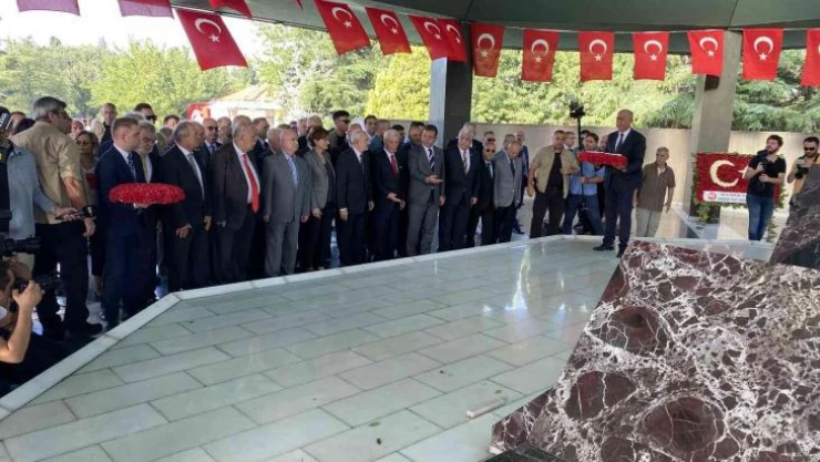 CHP Genel Başkanı Kılıçdaoğlu, Menderes'in anıt mezarını ziyaret etti