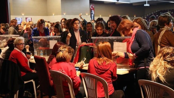 CHP Kadın Kolları Genel Başkanlığına Fatma Köse seçildi