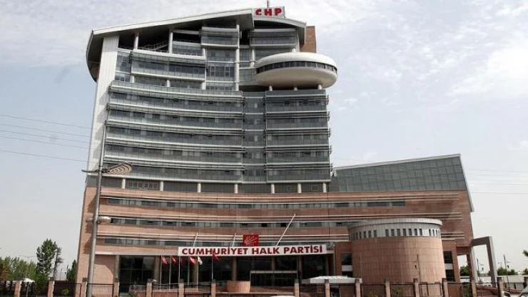 CHP 'yeni anayasa' çağrısına sıcak