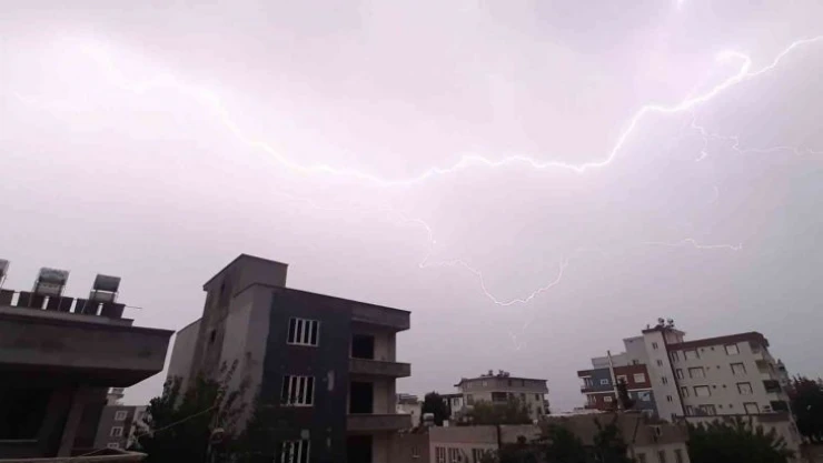Çiftçinin uzun zamandır beklediği yağmur geldi