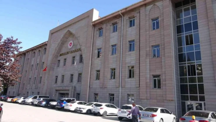 Cinayet zanlısı babaya müebbet, oğluna da 25 yıl hapis cezası verildi