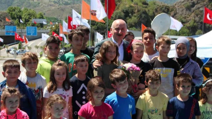 Çocuklar Tayyip dedelerinden çocuk parkı istedi
