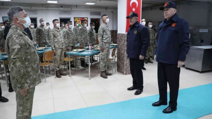 Cumhurbaşkanı Erdoğan'dan Mehmetçiğe iftar sürprizi