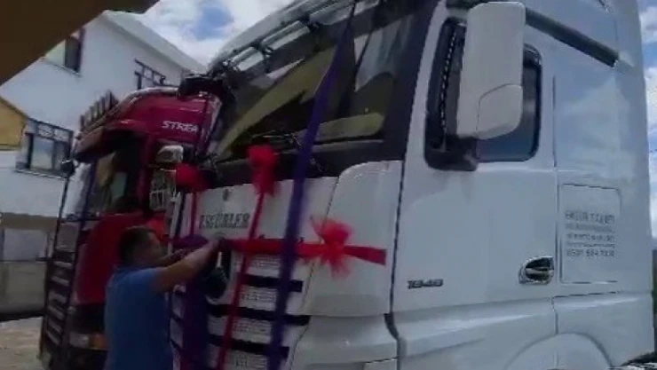 Damat tırcı olunca düğün konvoyu da tırlardan oluştu