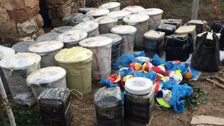 Dargeçit'te 2 ton patlayıcı ele geçirildi