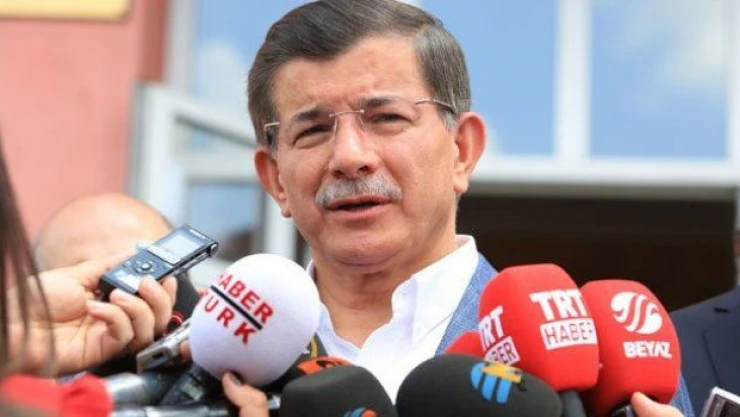 Davutoğlu: Birden kimlik değiştirdiler