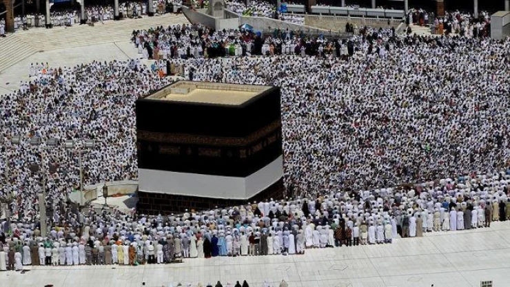 Davutoğlu cuma namazını Kabe'de kıldı