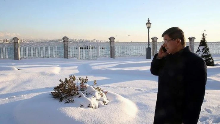 Davutoğlu Instagram'dan 'İstanbul'da kar' manzaralı fotoğraf paylaştı