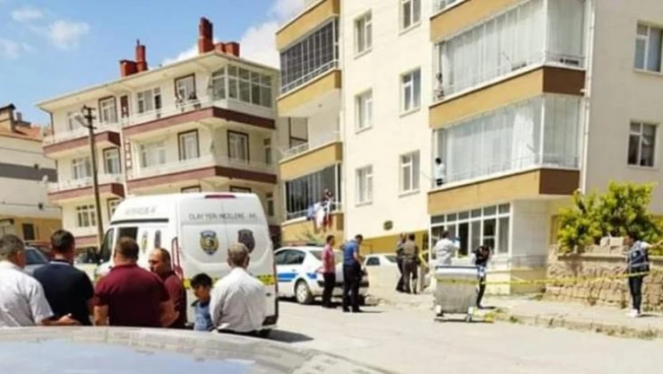 Dedikodu yüzünden tartıştığı kız kardeşini öldürdü