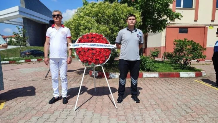 Deniz şehitleri, Karasu'da gerçekleştirilen törenle anıldı