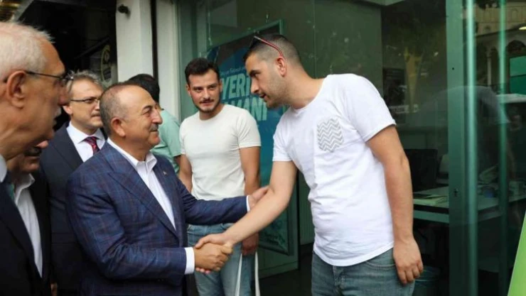 Dışişleri Bakanı Mevlüt Çavuşoğlu, Bingöl'de esnafla bir araya geldi
