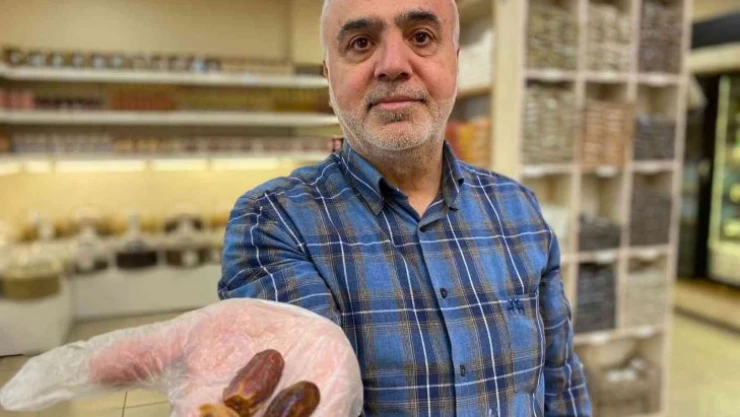 Enerji kayıplarını sahur vaktinde kuru yemiş ve kuru meyve tüketerek gideriyorlar