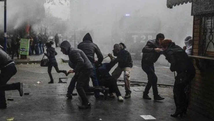 Diyarbakır'da izinsiz yürüyüşe polis müdahalesi