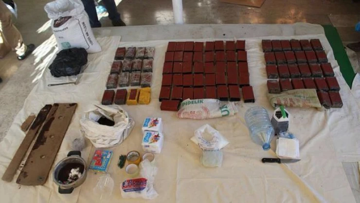 Diyarbakır'da terör operasyonunda el yapımı patlayıcı ele geçirildi