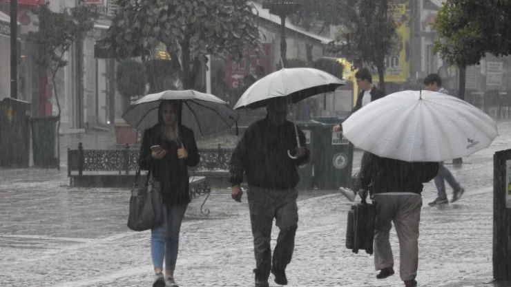 Edirne'de beklenen kuvvetli yağış etkili oluyor