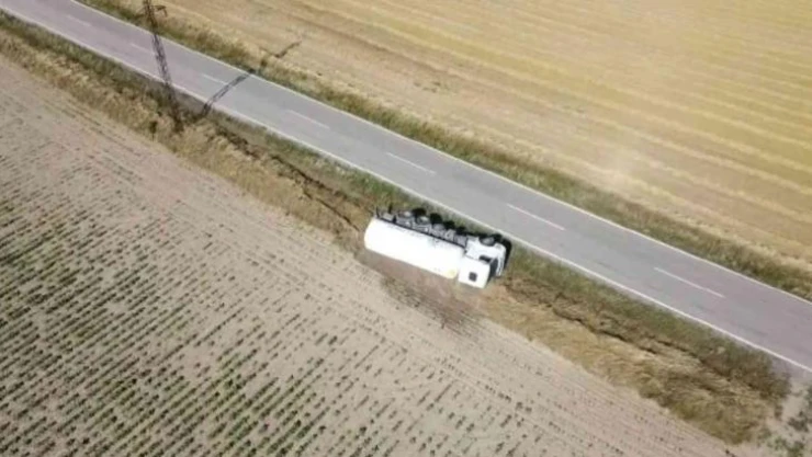 Edirne'de devrilen LPG yüklü tanker paniğe neden oldu