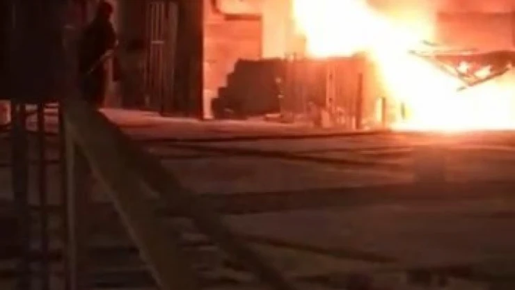 Elazığ'da korkutan odunluk yangını