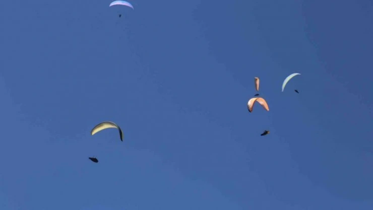 En hızlı paraşüt pilotları, Çameli semalarında milli forma için yarışıyor