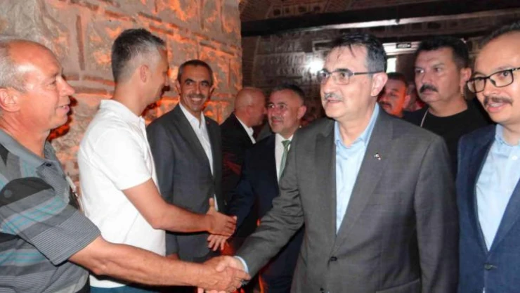 Enerji ve Tabii Kaynaklar Bakanı Dönmez selden etkilenen köylerin muhtarıyla bir araya geldi