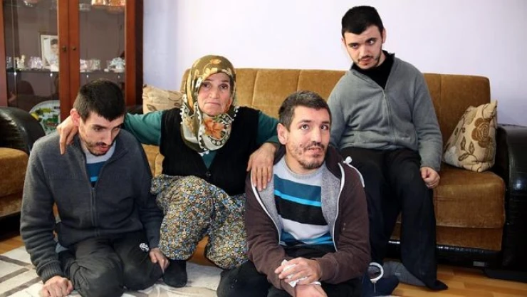Engelli 3 oğluna