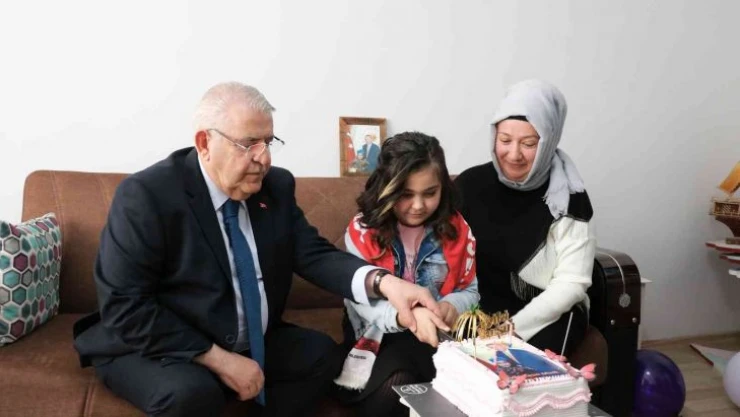 Epilepsi hastası İkra'ya doğum günü sürprizi