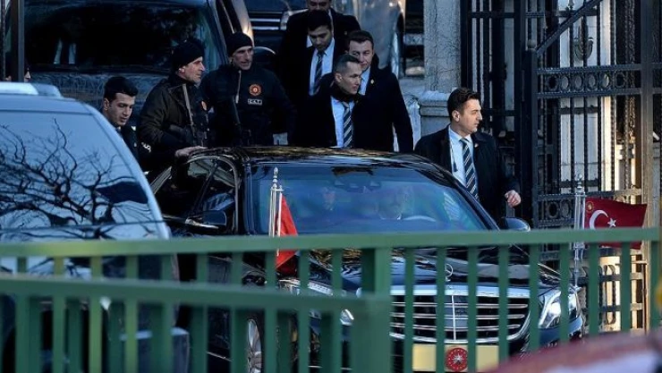 Erdoğan annesi ile babasının mezarlarını ziyaret etti