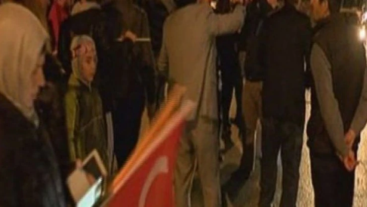 Erdoğan'ın evinin önünde büyük coşku!