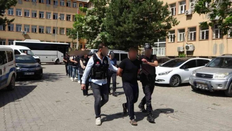 Eroini 'Erol Abi', metamfetamini 'Metin Abi' şifresiyle pazarlayan 4 torbacı tutuklandı