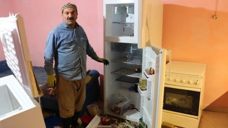 Erzurum'da aç kalan ayı eve girdi