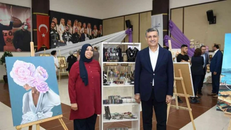 Esenyurt'ta kadın kursiyerlerin ürünleri sergilendi