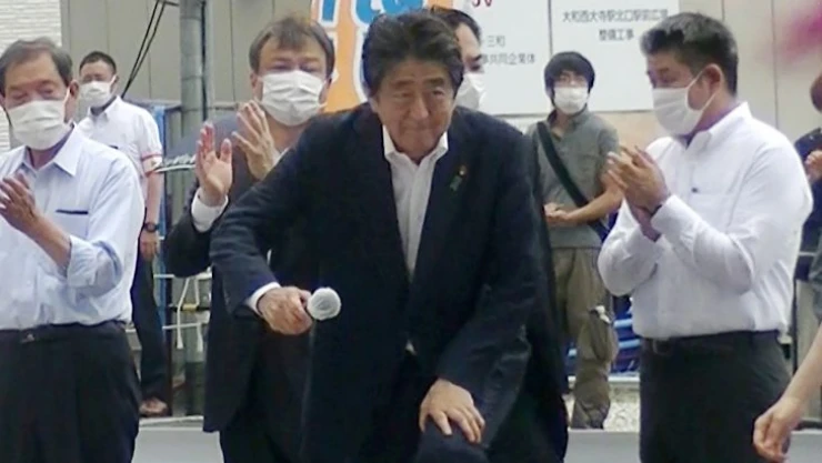 Eski Japonya Başbakanı Abe'nin katilinin evinde, çok sayıda silah ele geçirildi