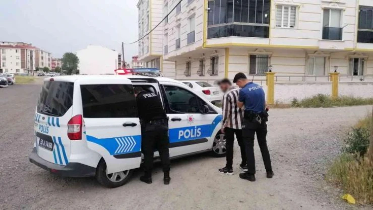 Evi yaktı, yaptığının suç olduğunu söyleyen polise 'Beraber mi aldın' dedi