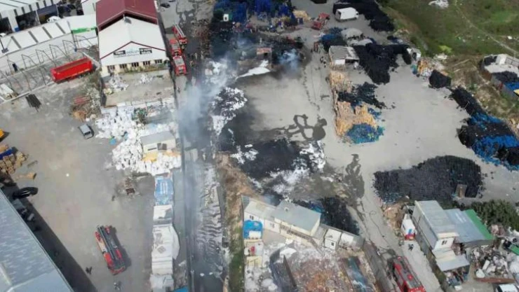Eyüpsultan'da plastik kasa üretilen tesiste korkutan yangın