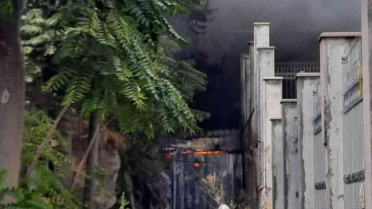 Fatih'te trafo alev alev yandı