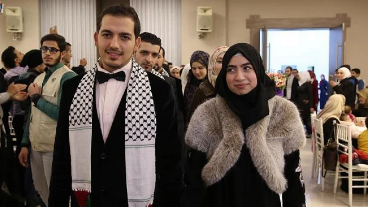 Filistinli gençlere toplu düğün