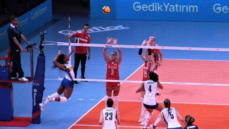 FIVB Milletler Ligi: Türkiye: 3 - İtalya: 0