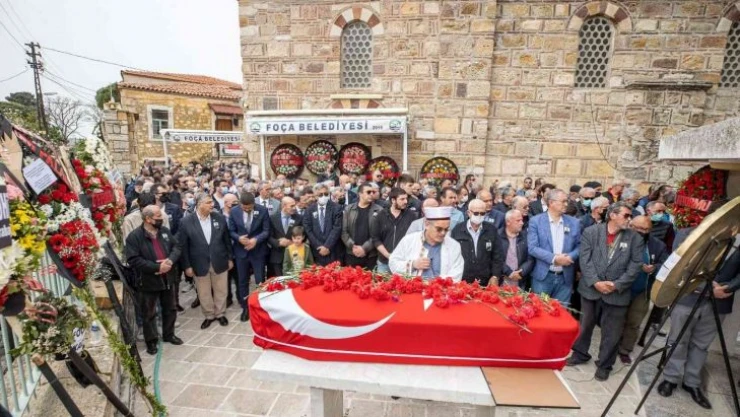 Eski Foça Belediye Başkanı Ahmet Nihat Dirim'e gözyaşlarıyla veda