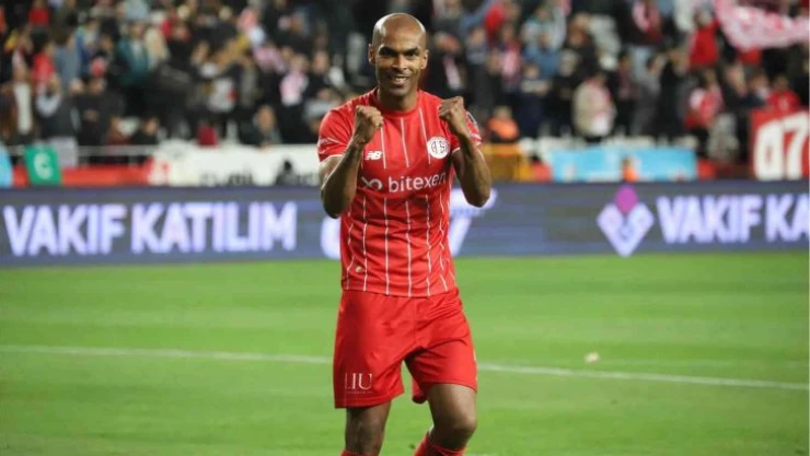 FT Antalyaspor'da defansın sigortası Naldo