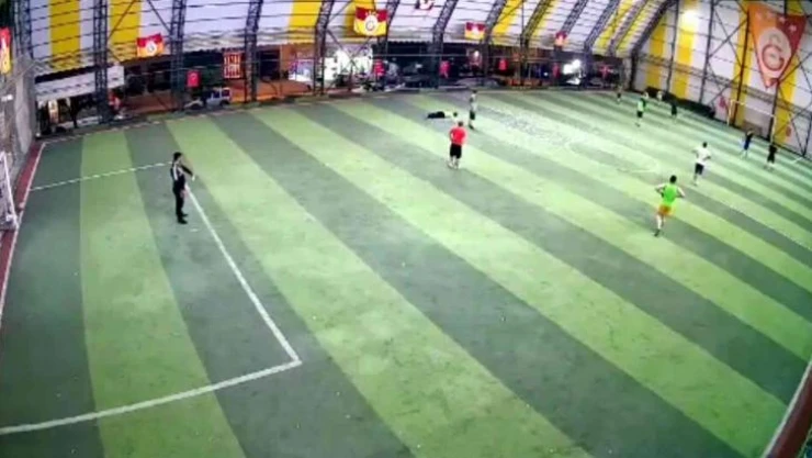 Futbol oynarken kalp krizi geçirdi