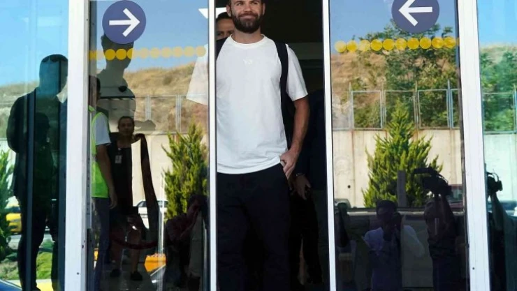 Galatasaray'ın yeni transferi Juan Mata, İstanbul'a geldi