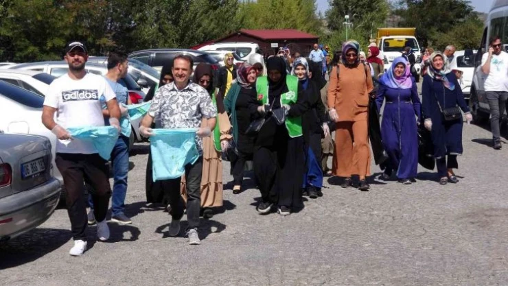 Gönüllüler, Türkiye'nin ilk milli parkında temizlik yaptı