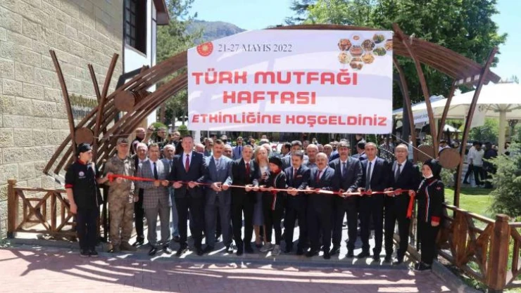 Gümüşhane'de eğitim gören yabancı uyruklu öğrenciler Türk yemeklerini çok sevdi