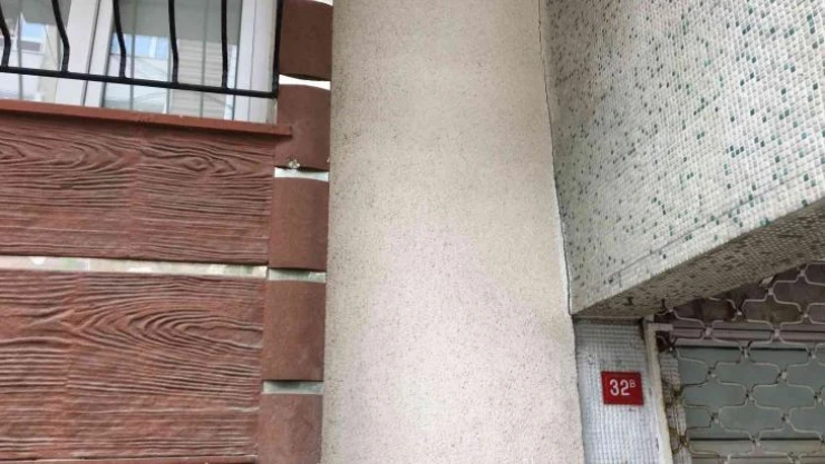 Güngören'de boşaltılan bina ve çevresinde 12 saat geçmesine rağmen tedbir alınmadı