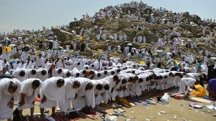 Hacı adayları Arafat'ta vakfe yaptı