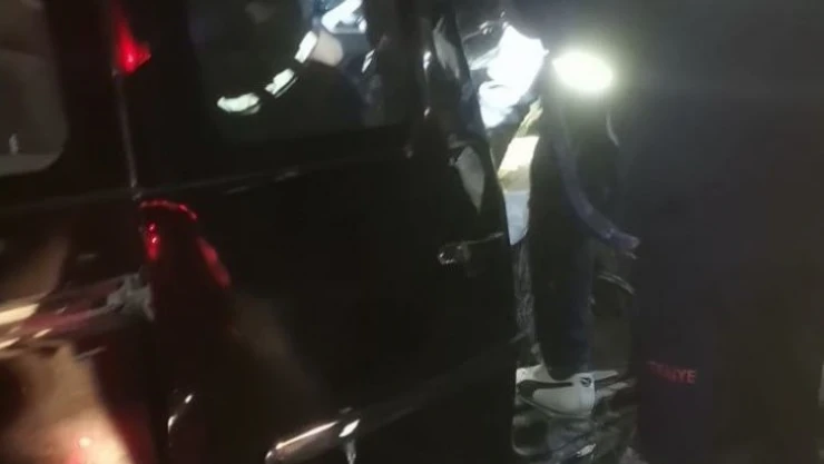 Hafif ticari araç ile traktör çarpıştı: 1 yaralı