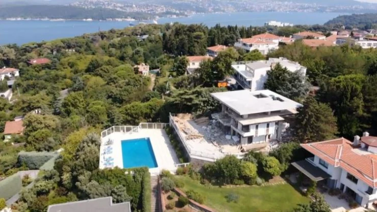 Halk TV Yönetim Kurulu Başkanı Mahiroğlu'nun boğaz manzaralı villasına kaçak kat yaptığı ortaya çıktı