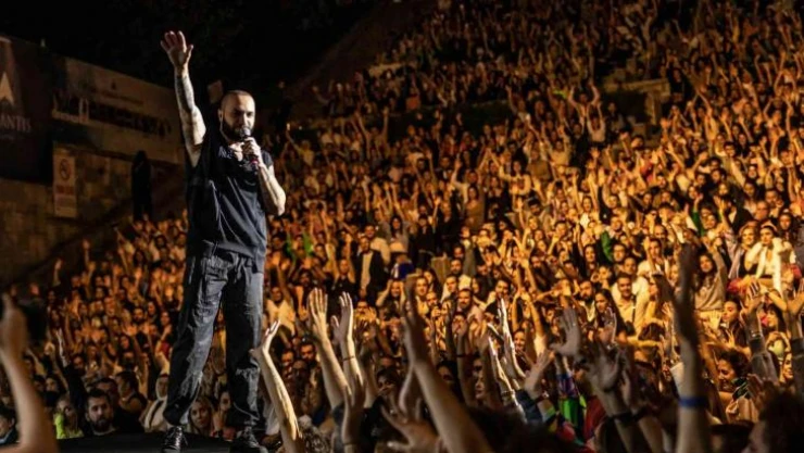 Harbiye'de Berkay'dan muhteşem performans