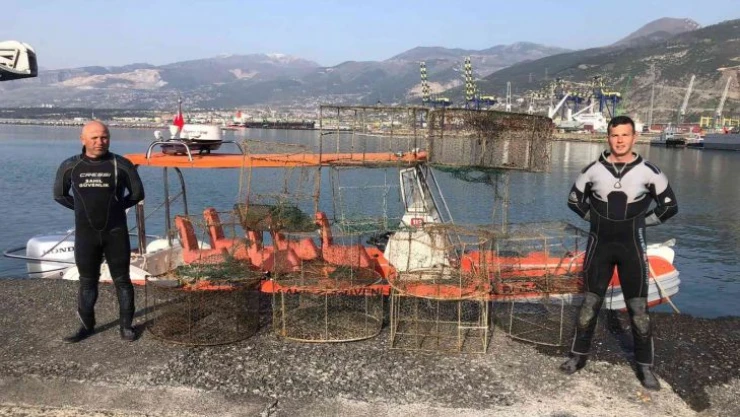 Hatay'da yasa dışı balık avlamada kullanılan 35 kafes ele geçirildi